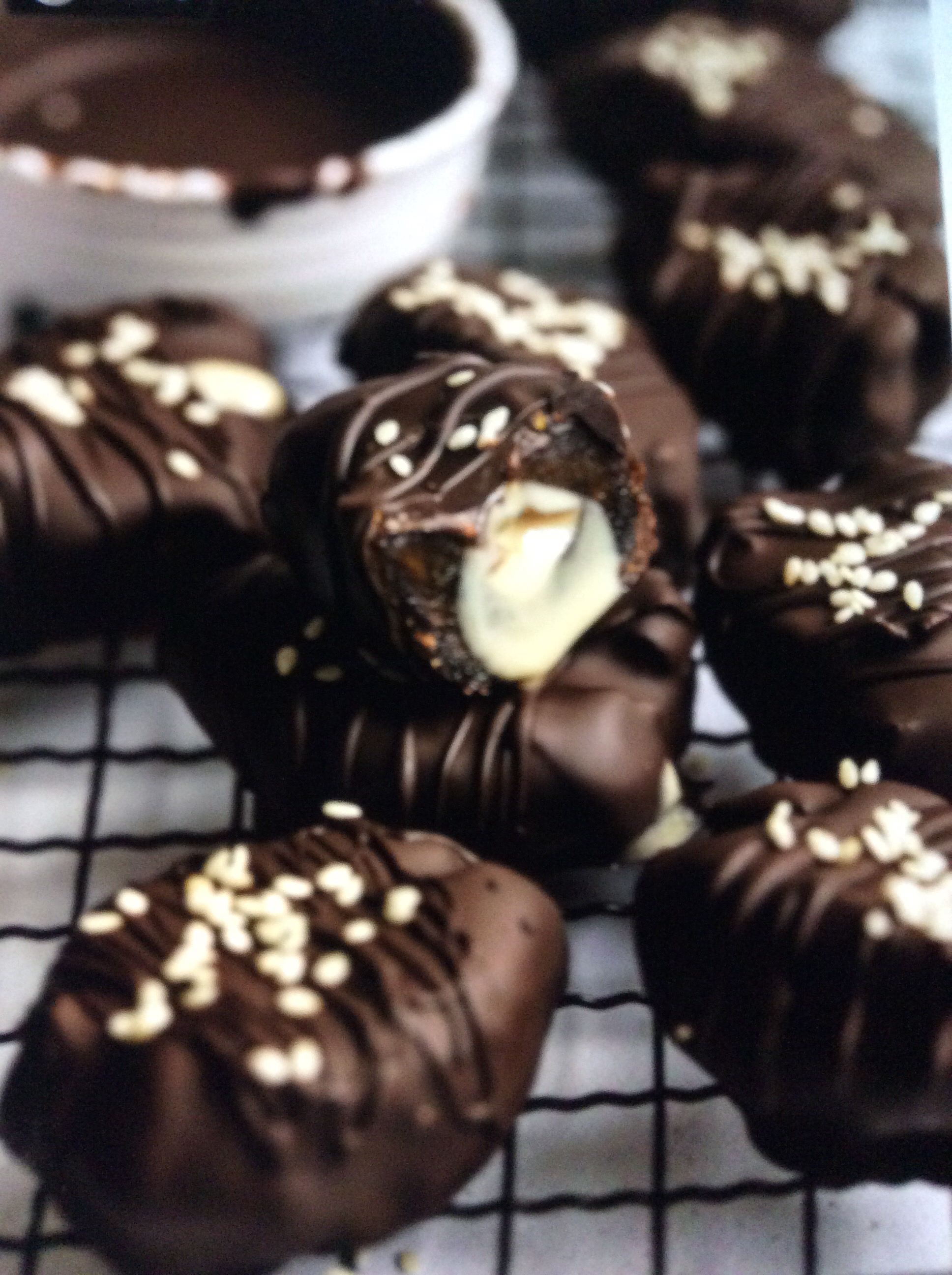 Tahini stuffed chocolate dates/ vegan gf