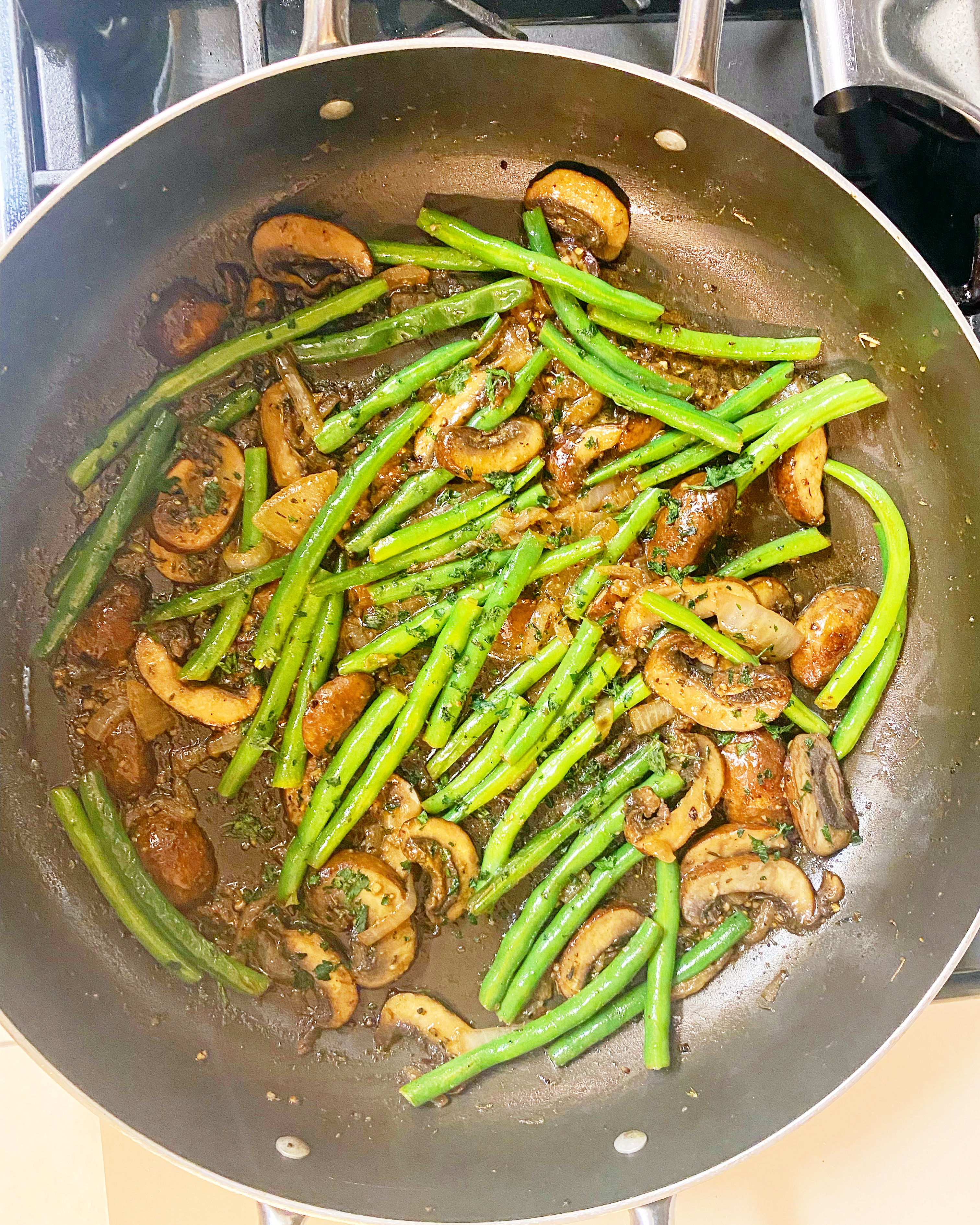 Green beans with mushrooms 