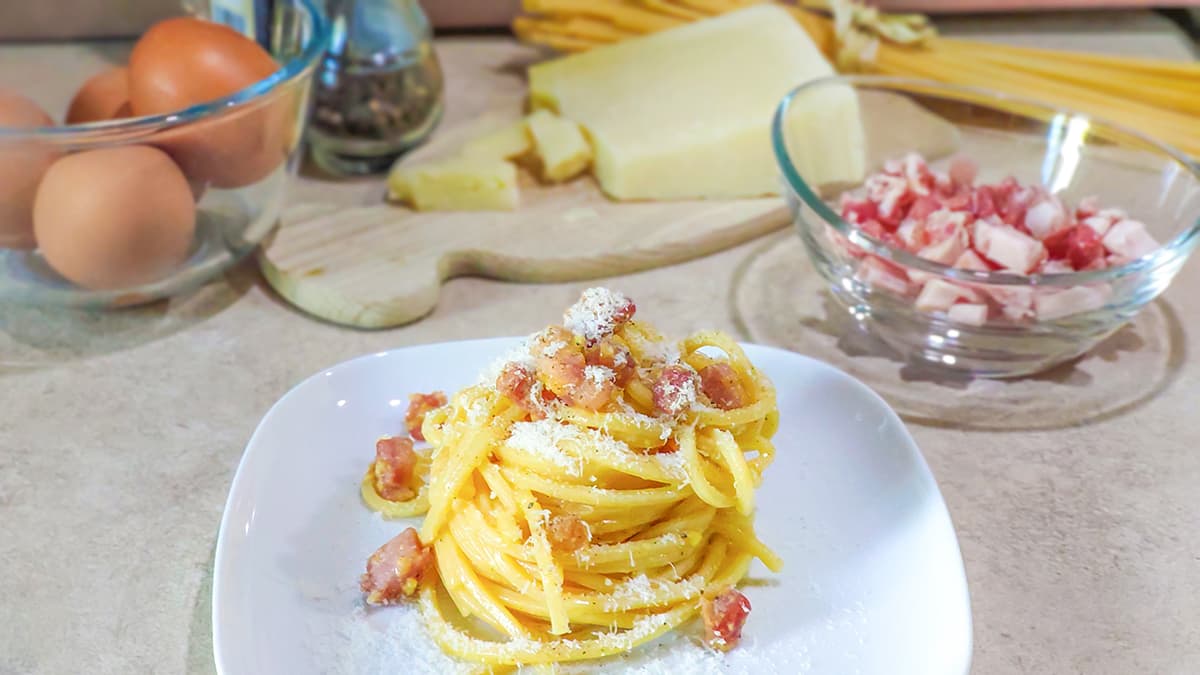 Traditional Spaghetti Carbonara Recipe | Italian Spaghetti alla Carbonara