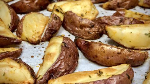 Crispy Potato Wedges, made in Oven